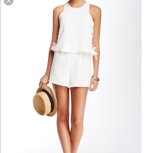 Romeo and Juliet White Romper Jumper Medium White Lace Up One Piece Shorts - Picture 2 of 7